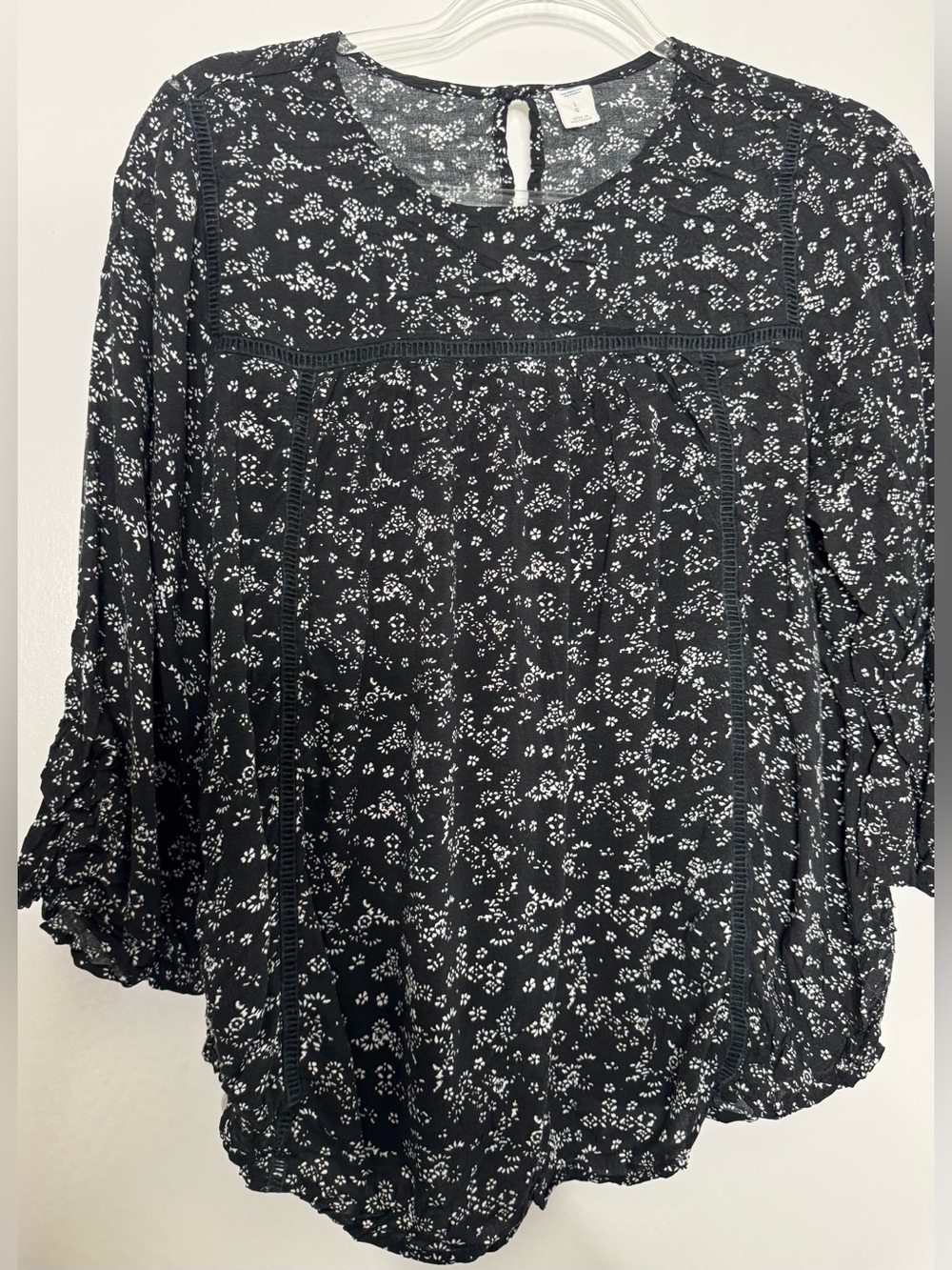 Old Navy Black Floral Keyhole peasant floral Blouse size large flowy